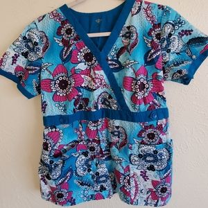 Xsm med couture scrub top